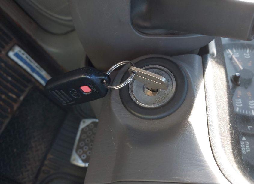 Photo 11 of 2003 Toyota Tundra LIMITED V8 (VIN 5TBRT38133S439216)