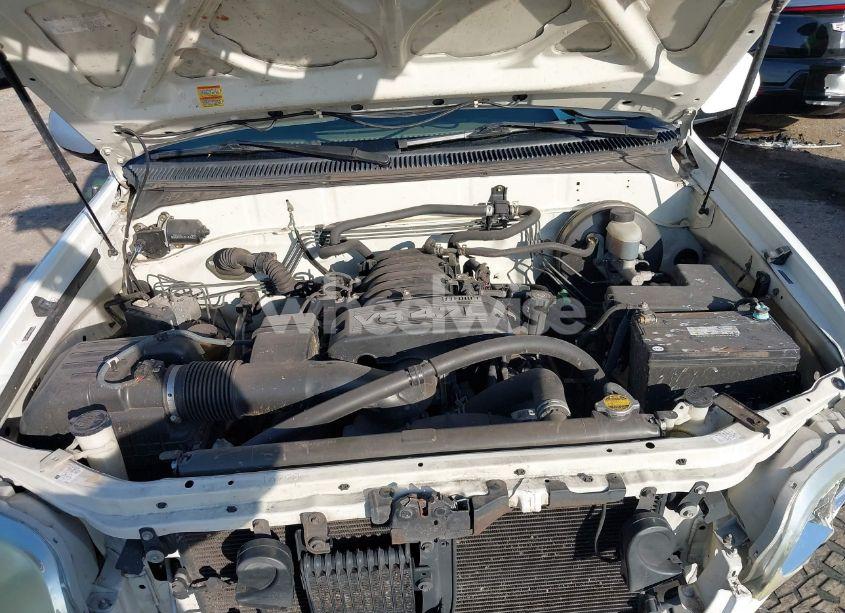 Photo 10 of 2005 Toyota Tundra LTD V8 (VIN 5TBRT38135S471196)