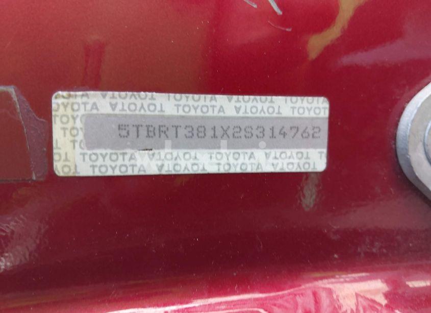 Photo 9 of 2002 Toyota Tundra LTD V8 (VIN 5TBRT381X2S314762)