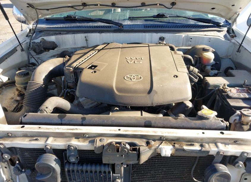 Photo 10 of 2005 Toyota Tundra SR5 (VIN 5TBRU34125S452397)