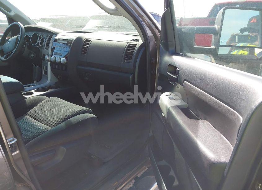 Photo 5 of 2007 Toyota Tundra SR5 V8 (VIN 5TBRV54137S469124)