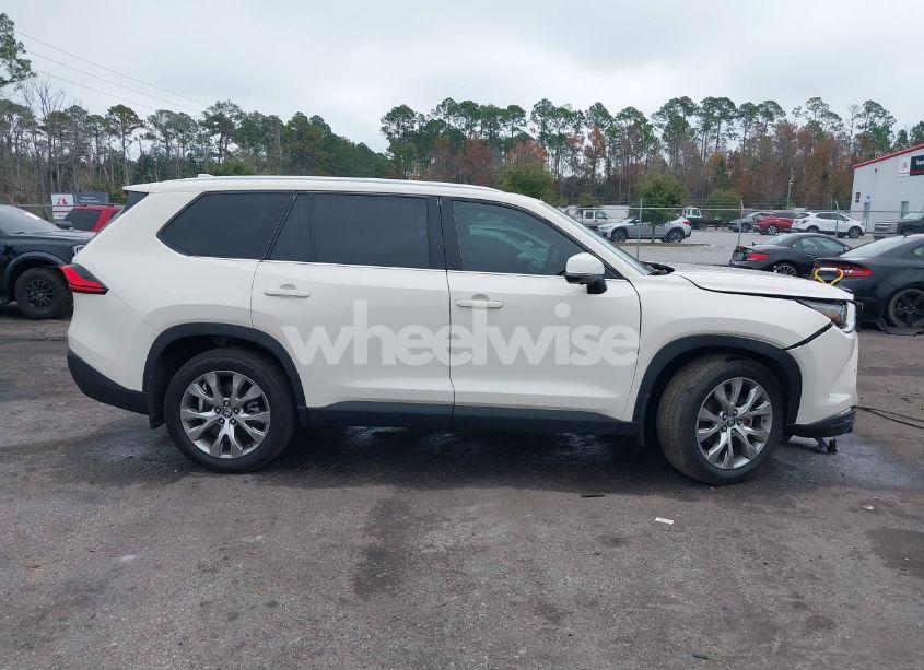 Photo 14 of 2024 Toyota Grand HIGHLANDER LIMITED (VIN 5TDAAAA50RS012595)