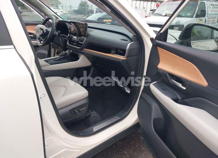 Photo 5 of 2024 Toyota Grand HIGHLANDER LIMITED (VIN 5TDAAAA50RS012595)