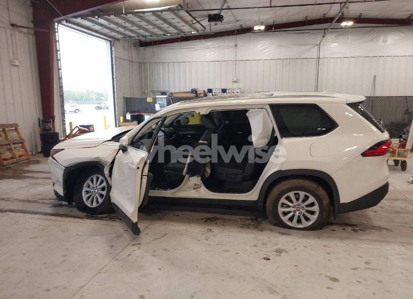 Photo 14 of 2024 Toyota Grand HIGHLANDER XLE (VIN 5TDAAAA50RS014380)