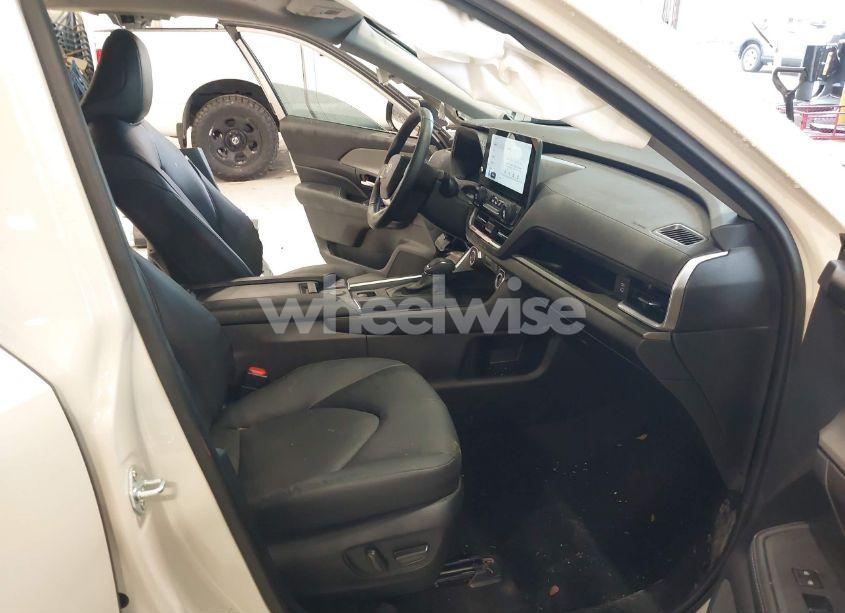 Photo 5 of 2024 Toyota Grand HIGHLANDER XLE (VIN 5TDAAAA50RS014380)