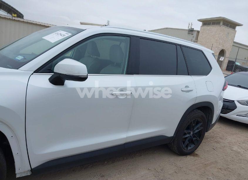 Photo 14 of 2024 Toyota Grand HIGHLANDER LIMITED (VIN 5TDAAAA52RS003283)