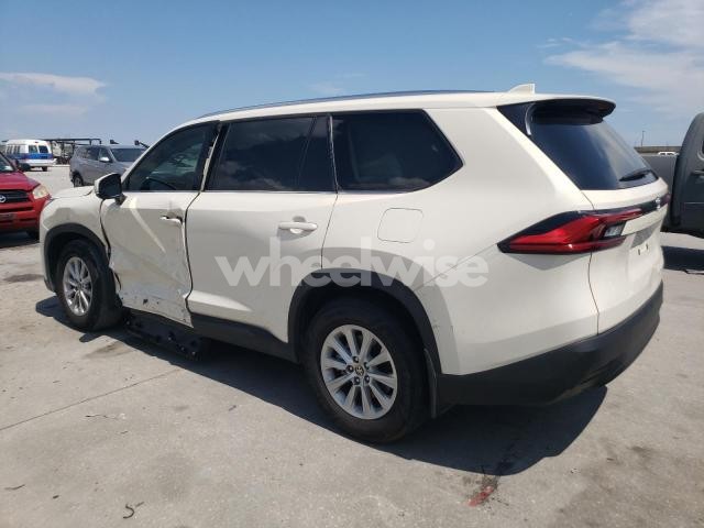 Photo 13 of 2024 TOYOTA GRAND HIGHLANDER XLE (VIN 5TDAAAA52RS009018)