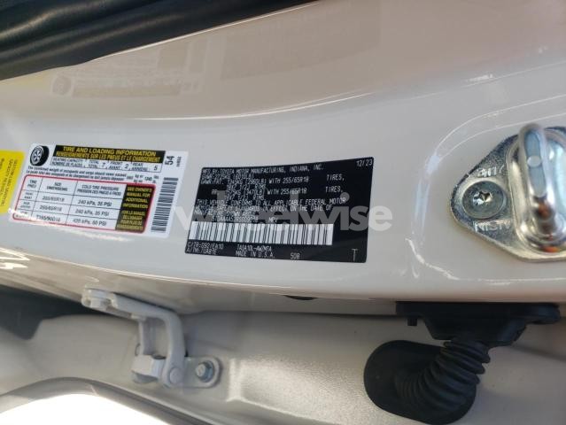 Photo 8 of 2024 TOYOTA GRAND HIGHLANDER XLE (VIN 5TDAAAA52RS009018)