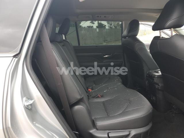 Photo 12 of 2024 TOYOTA GRAND HIGHLANDER XLE (VIN 5TDAAAA53RS013837)