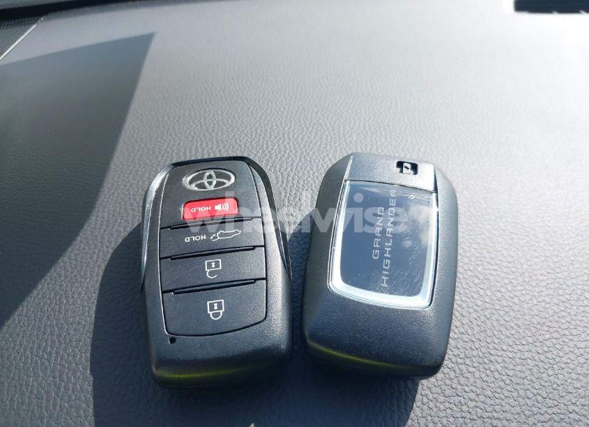 Photo 11 of 2024 Toyota Grand HIGHLANDER XLE (VIN 5TDAAAA55RS017176)