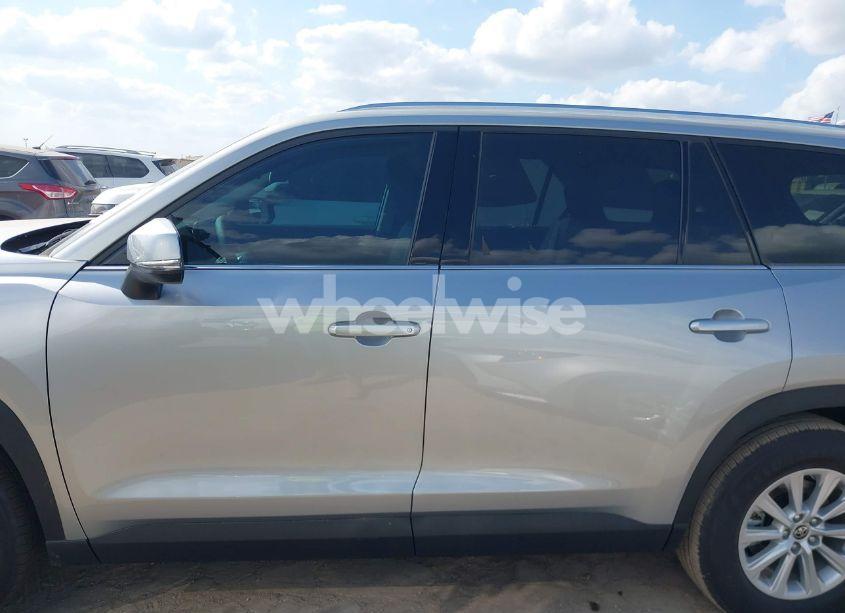 Photo 14 of 2024 Toyota Grand HIGHLANDER XLE (VIN 5TDAAAA55RS017176)