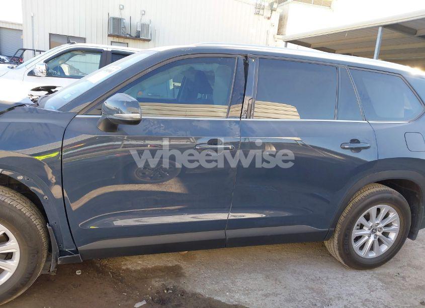 Photo 14 of 2024 Toyota Grand HIGHLANDER XLE (VIN 5TDAAAA55RS018845)