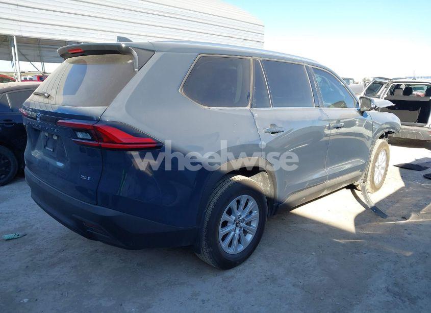 Photo 4 of 2024 Toyota Grand HIGHLANDER XLE (VIN 5TDAAAA55RS018845)