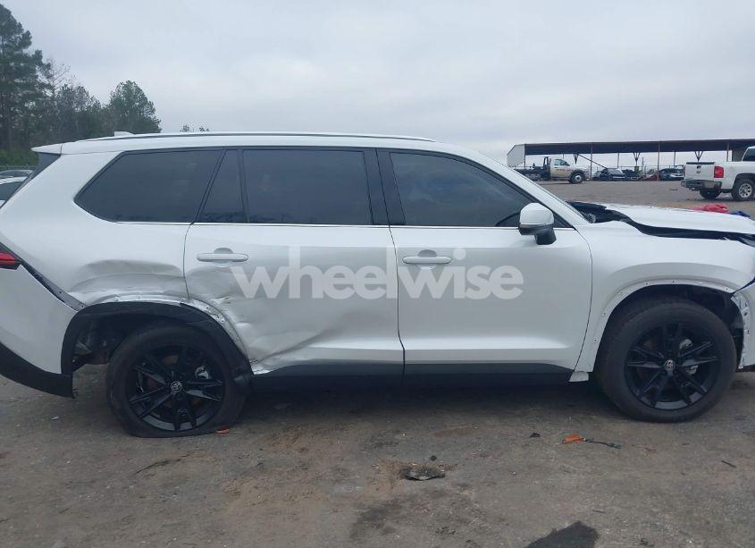 Photo 14 of 2024 Toyota Grand HIGHLANDER LIMITED (VIN 5TDAAAA57RS001044)