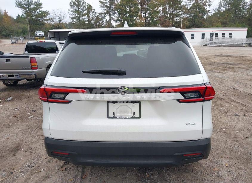 Photo 16 of 2024 Toyota Grand HIGHLANDER XLE (VIN 5TDAAAA57RS011153)
