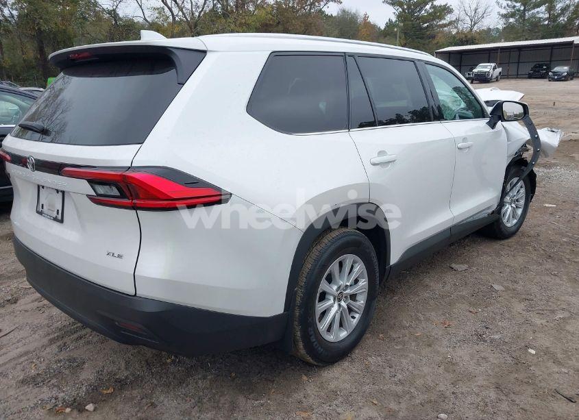 Photo 4 of 2024 Toyota Grand HIGHLANDER XLE (VIN 5TDAAAA57RS011153)