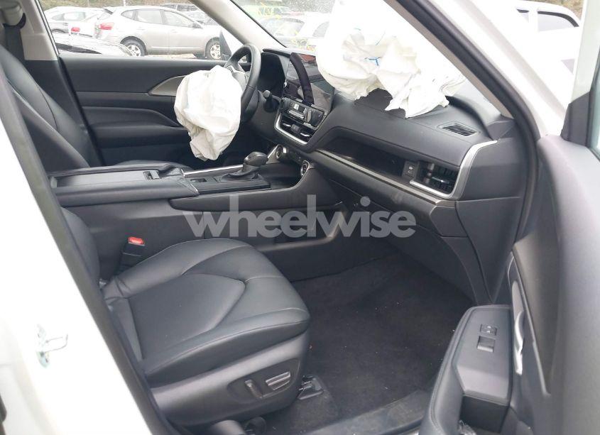 Photo 5 of 2024 Toyota Grand HIGHLANDER XLE (VIN 5TDAAAA57RS011153)