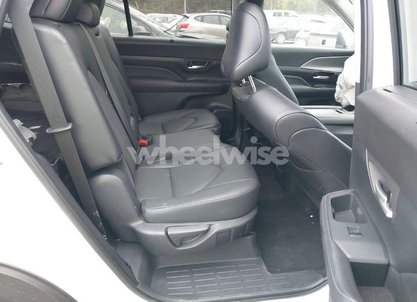 Photo 8 of 2024 Toyota Grand HIGHLANDER XLE (VIN 5TDAAAA57RS011153)