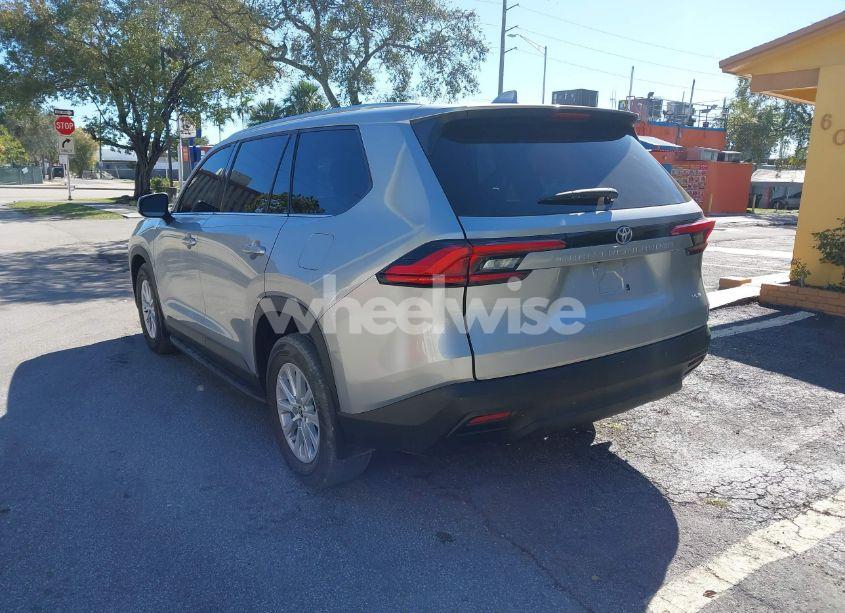 Photo 3 of 2024 Toyota Grand HIGHLANDER XLE (VIN 5TDAAAA57RS014599)