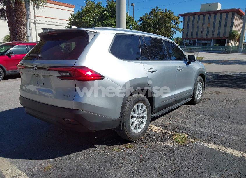 Photo 4 of 2024 Toyota Grand HIGHLANDER XLE (VIN 5TDAAAA57RS014599)