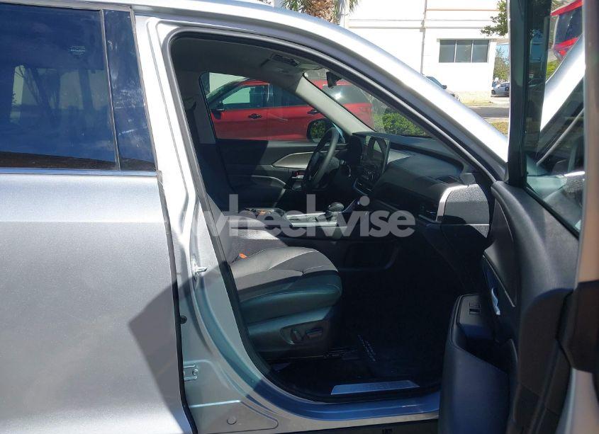 Photo 5 of 2024 Toyota Grand HIGHLANDER XLE (VIN 5TDAAAA57RS014599)