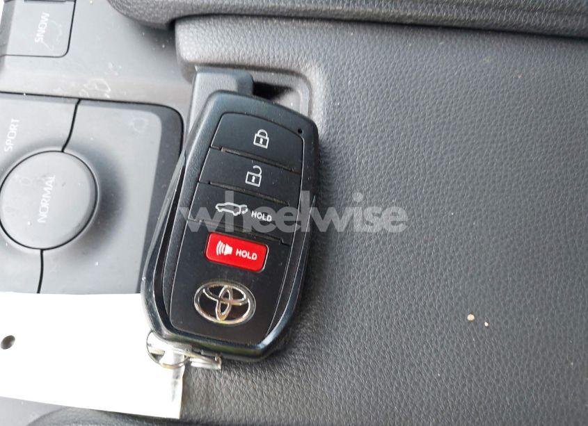 Photo 11 of 2024 Toyota Grand HIGHLANDER XLE (VIN 5TDAAAA58RS005345)