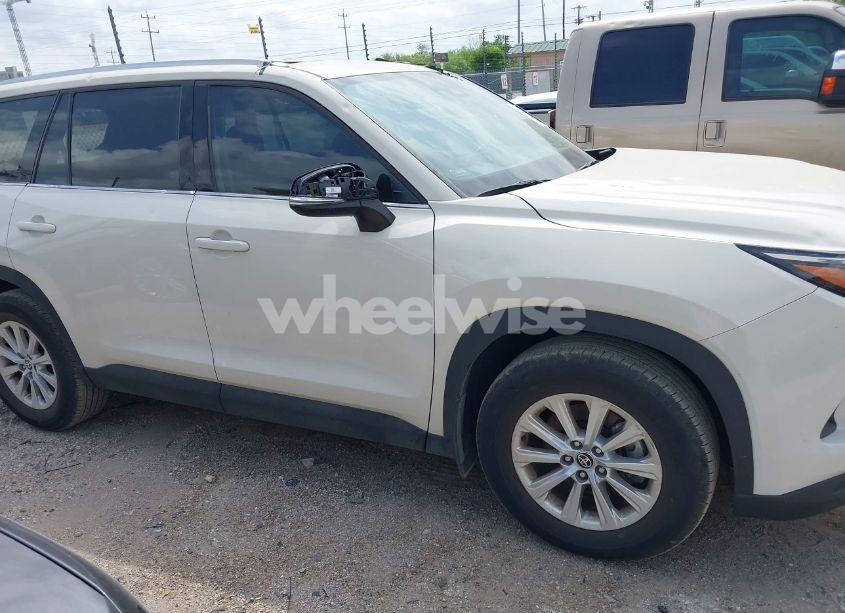 Photo 13 of 2024 Toyota Grand HIGHLANDER XLE (VIN 5TDAAAA58RS005345)