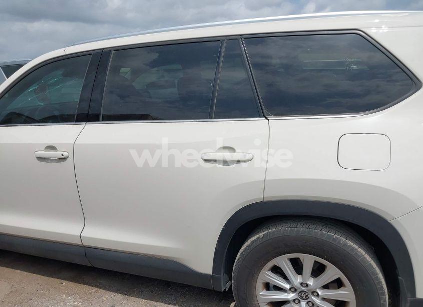 Photo 14 of 2024 Toyota Grand HIGHLANDER XLE (VIN 5TDAAAA58RS005345)