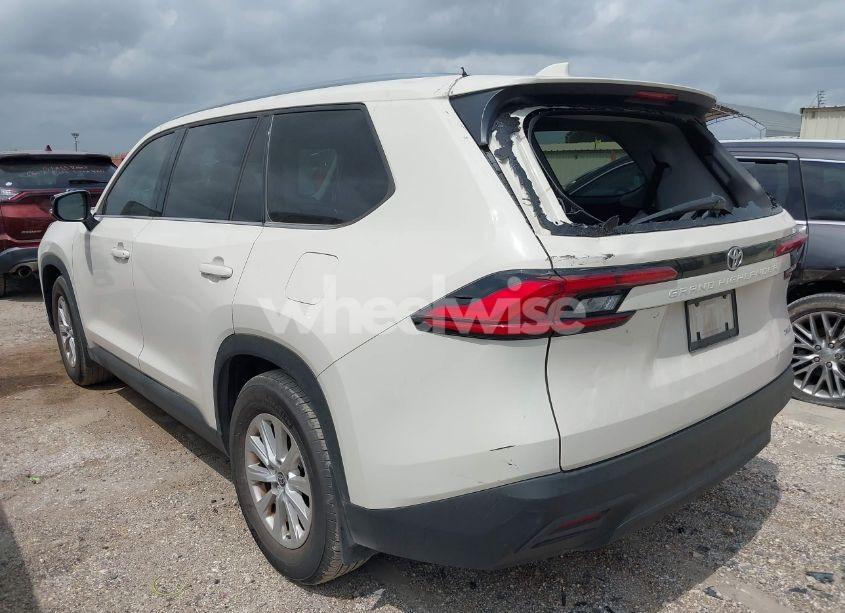 Photo 3 of 2024 Toyota Grand HIGHLANDER XLE (VIN 5TDAAAA58RS005345)