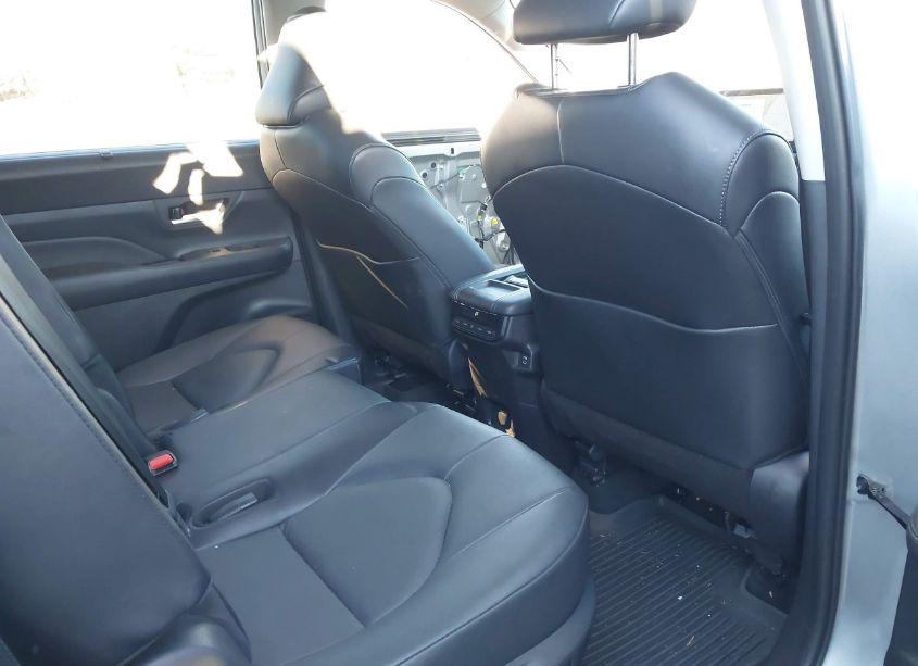 Photo 8 of 2024 Toyota Grand HIGHLANDER XLE (VIN 5TDAAAA58RS011968)