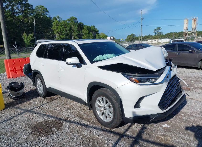 2024 Toyota Grand HIGHLANDER XLE (VIN 5TDAAAA59RS010845) main photo