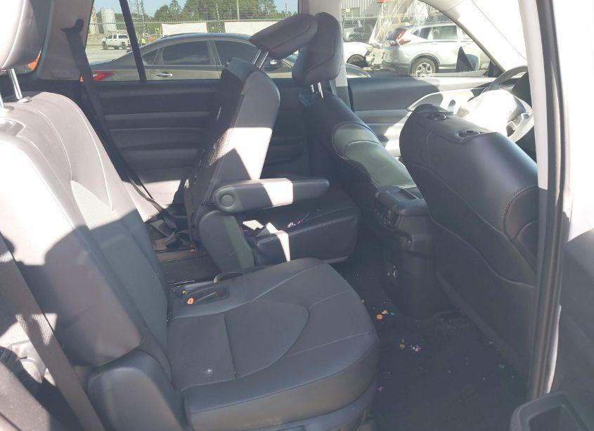Photo 8 of 2024 Toyota Grand HIGHLANDER XLE (VIN 5TDAAAA59RS010845)