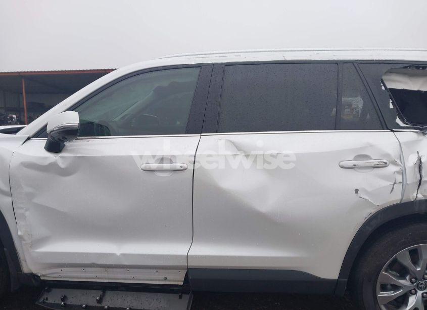 Photo 14 of 2024 Toyota Grand HIGHLANDER LIMITED (VIN 5TDAAAA59RS011154)