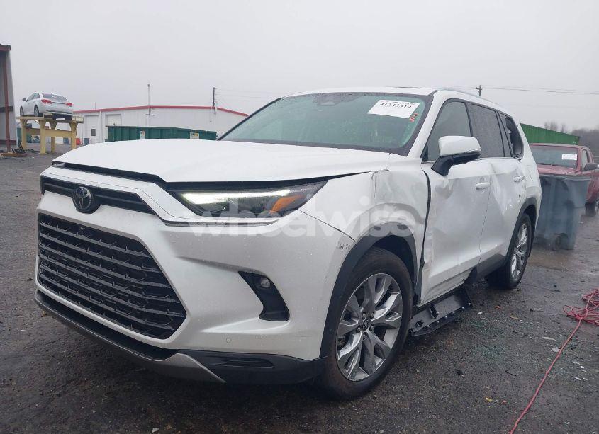 Photo 2 of 2024 Toyota Grand HIGHLANDER LIMITED (VIN 5TDAAAA59RS011154)