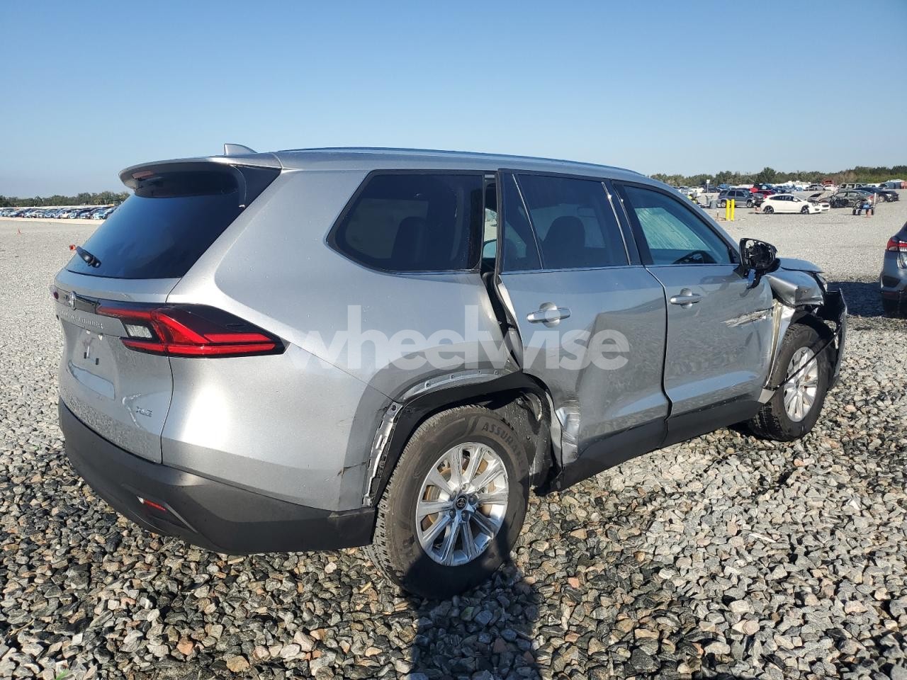 Photo 3 of 2025 TOYOTA GRAND HIGHLANDER LE (VIN 5TDAAAA59SS021298)