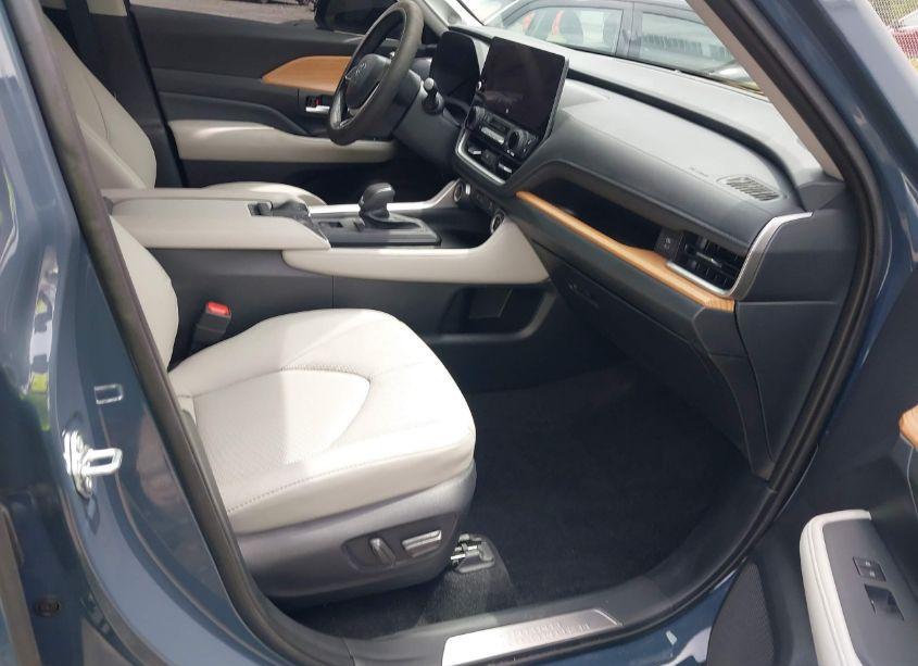 Photo 5 of 2024 Toyota Grand HIGHLANDER LIMITED (VIN 5TDAAAA5XRS012667)