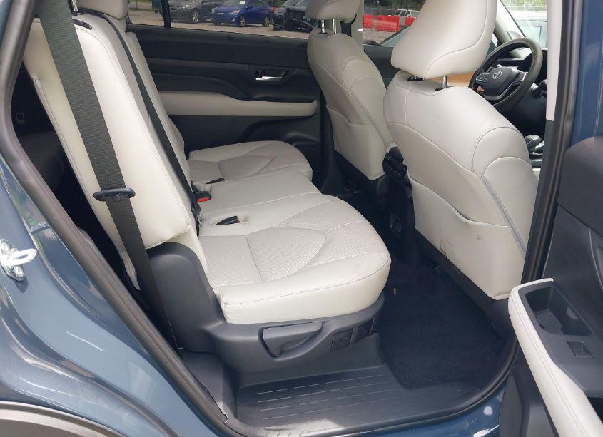 Photo 8 of 2024 Toyota Grand HIGHLANDER LIMITED (VIN 5TDAAAA5XRS012667)