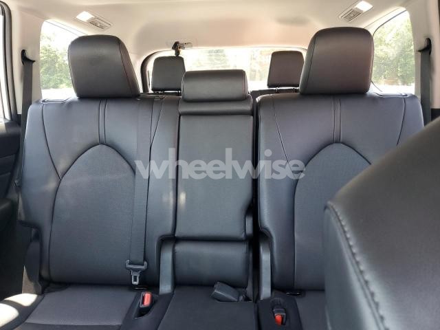 Photo 6 of 2024 TOYOTA GRAND HIGHLANDER XLE (VIN 5TDAAAA5XRS014774)