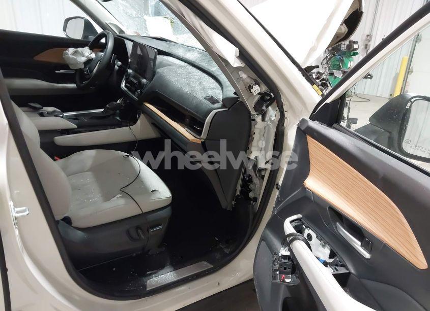 Photo 5 of 2024 Toyota Grand HIGHLANDER PLATINUM (VIN 5TDAAAB50RS006987)