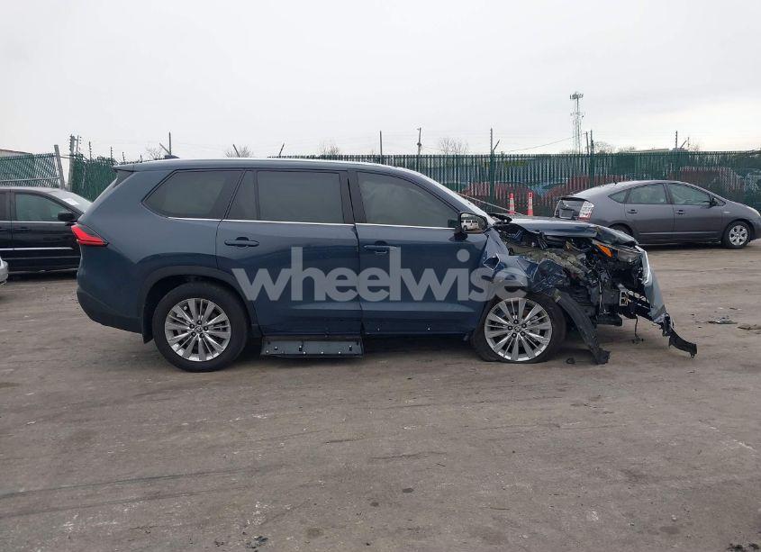 Photo 13 of 2024 Toyota Grand HIGHLANDER PLATINUM (VIN 5TDAAAB50RS035616)