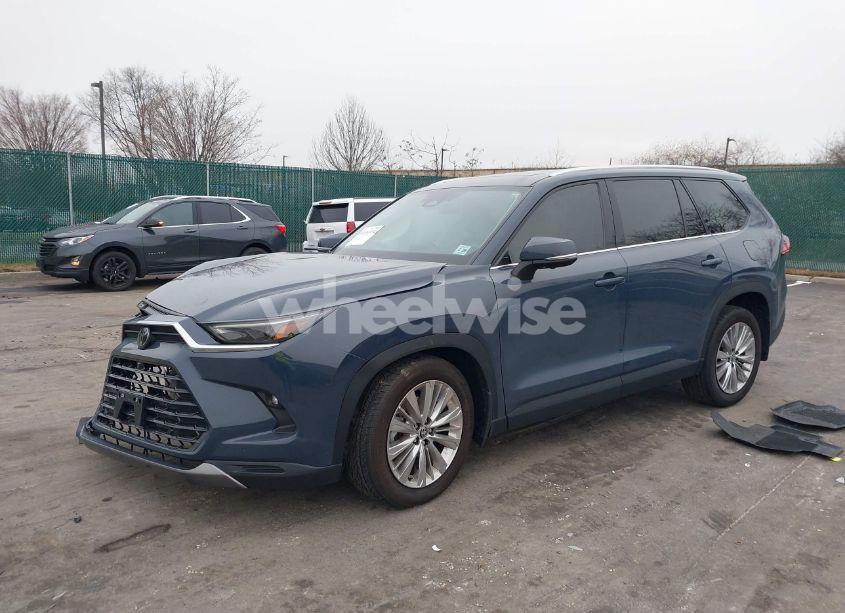 Photo 2 of 2024 Toyota Grand HIGHLANDER PLATINUM (VIN 5TDAAAB50RS035616)