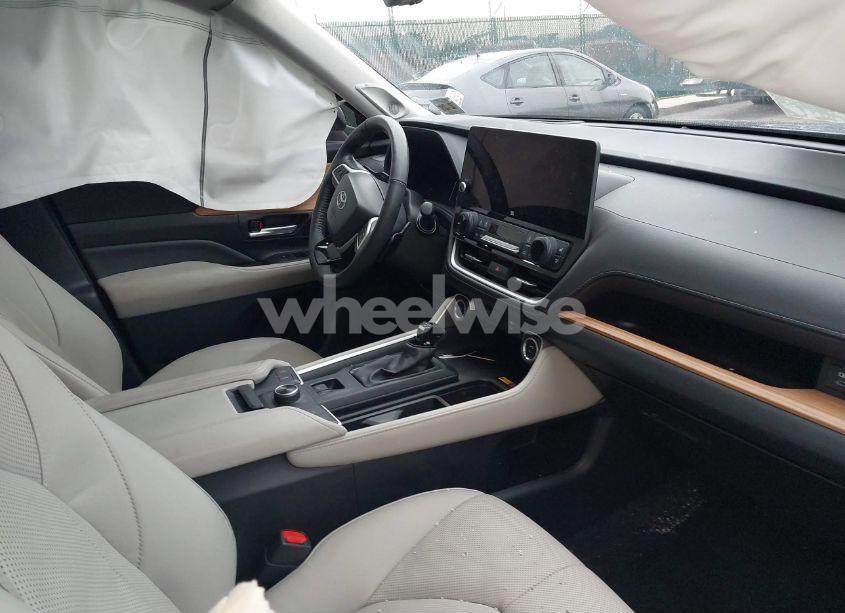 Photo 5 of 2024 Toyota Grand HIGHLANDER PLATINUM (VIN 5TDAAAB50RS035616)