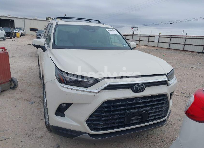 Photo 12 of 2024 Toyota Grand HIGHLANDER PLATINUM (VIN 5TDAAAB50RS042470)