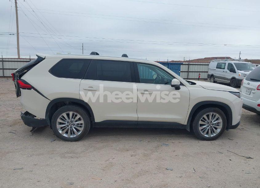 Photo 13 of 2024 Toyota Grand HIGHLANDER PLATINUM (VIN 5TDAAAB50RS042470)