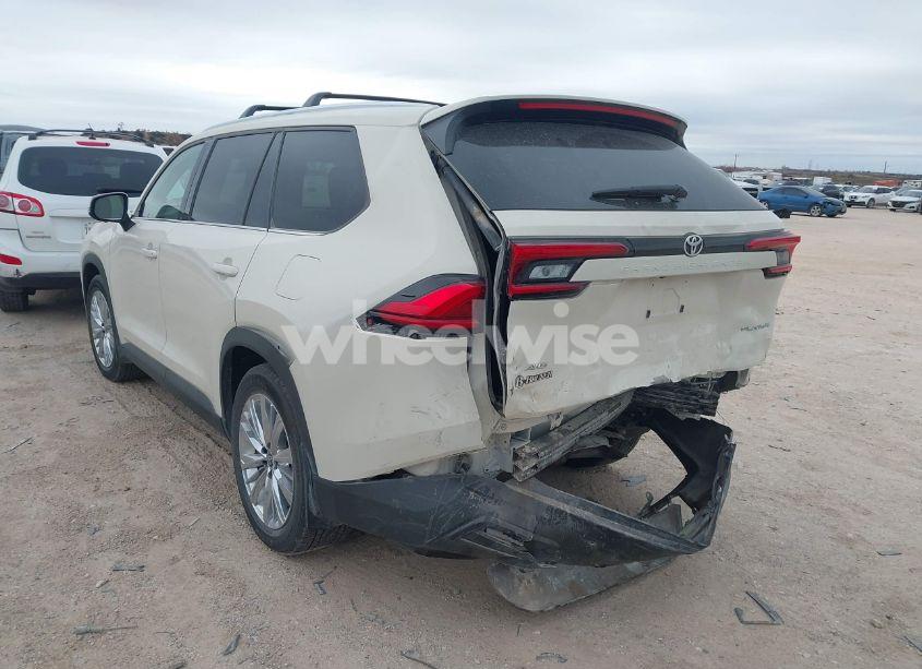 Photo 3 of 2024 Toyota Grand HIGHLANDER PLATINUM (VIN 5TDAAAB50RS042470)