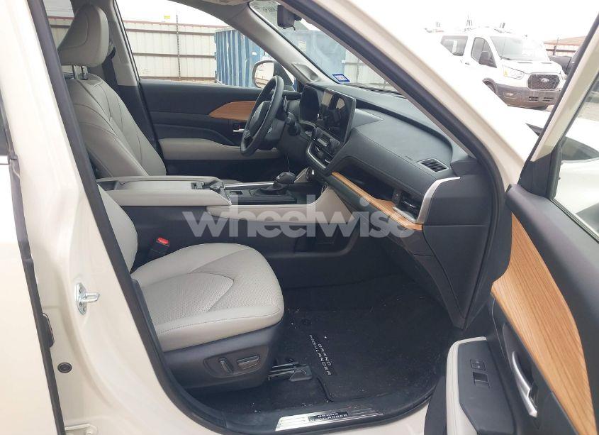 Photo 5 of 2024 Toyota Grand HIGHLANDER PLATINUM (VIN 5TDAAAB50RS042470)