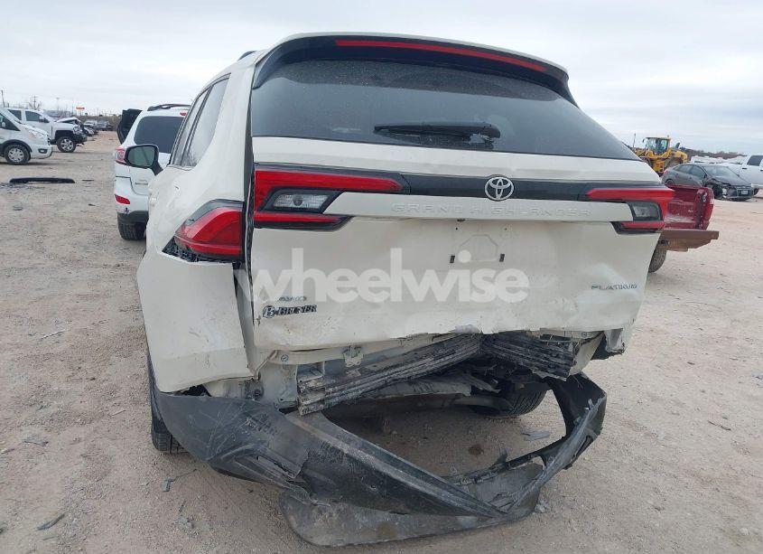 Photo 6 of 2024 Toyota Grand HIGHLANDER PLATINUM (VIN 5TDAAAB50RS042470)
