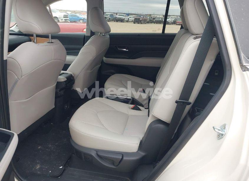 Photo 8 of 2024 Toyota Grand HIGHLANDER PLATINUM (VIN 5TDAAAB50RS042470)