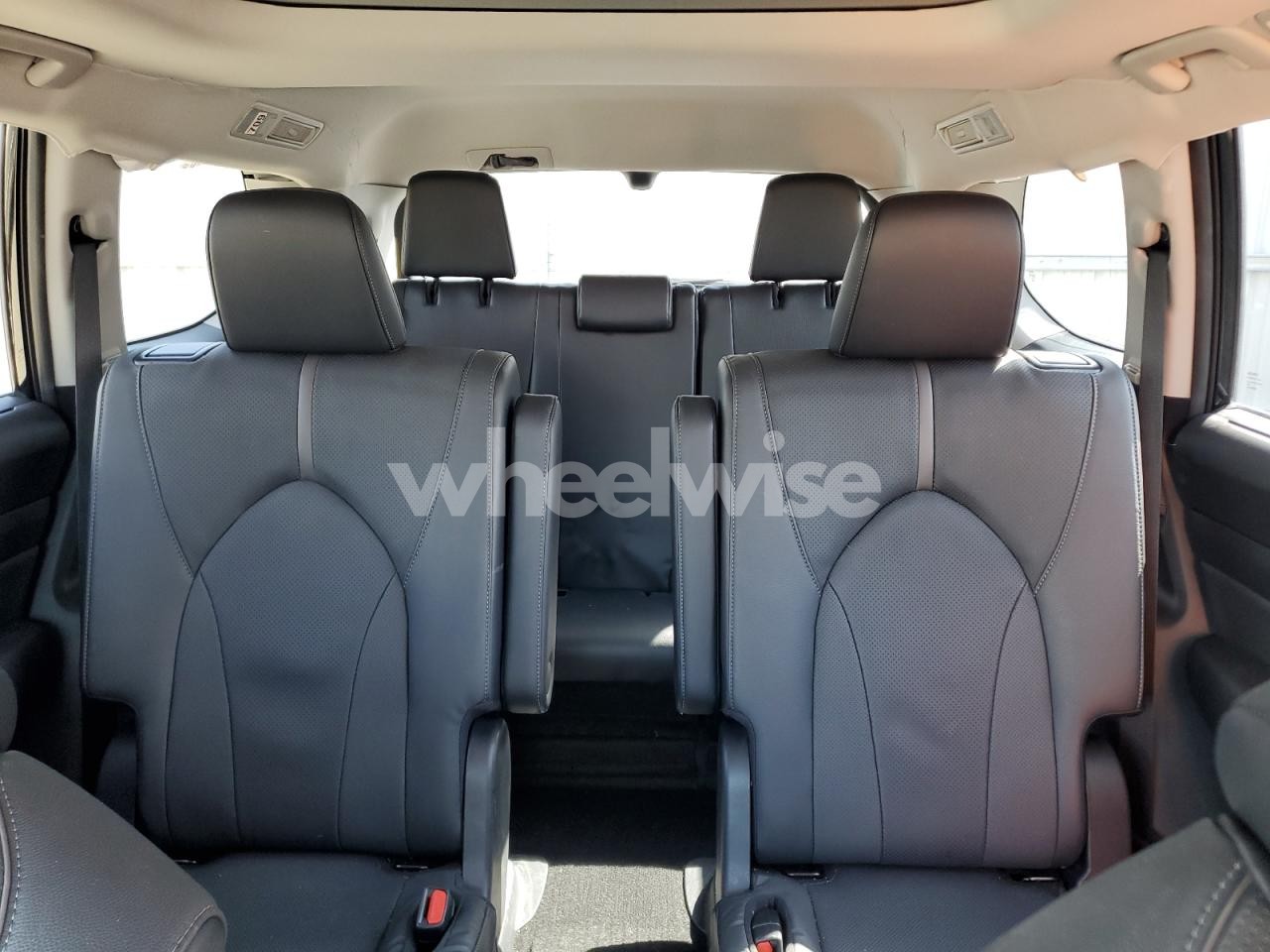 Photo 10 of 2024 TOYOTA GRAND HIGHLANDER XLE (VIN 5TDAAAB50RS052335)