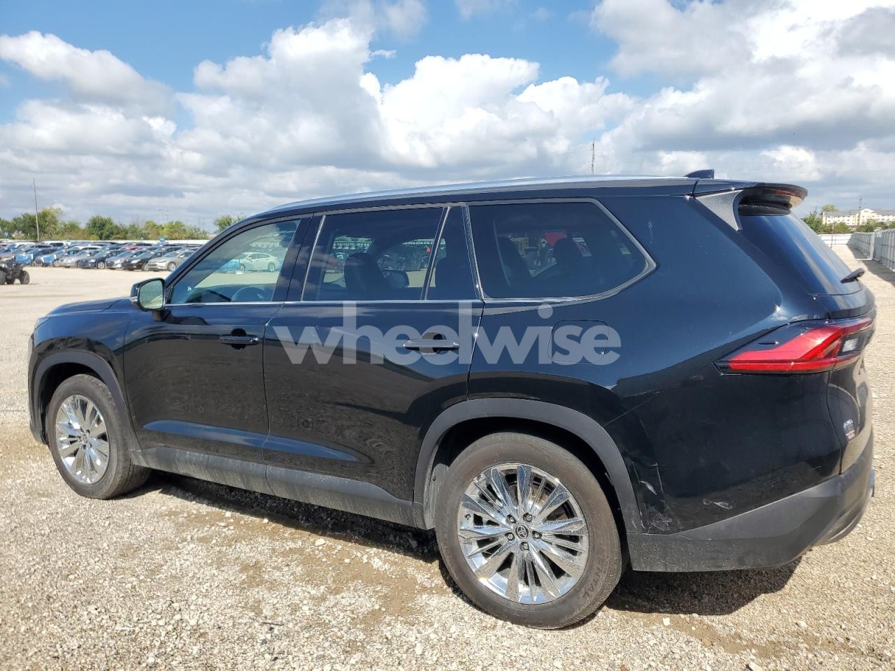 Photo 2 of 2024 TOYOTA GRAND HIGHLANDER XLE (VIN 5TDAAAB50RS052335)
